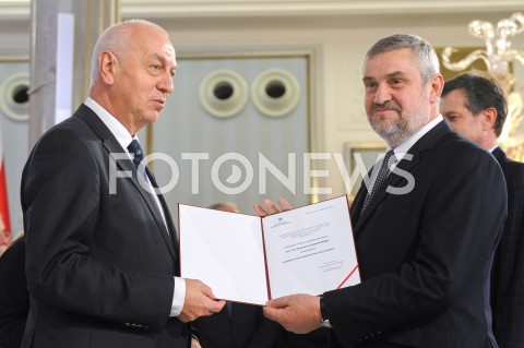  24.10.2019 WARSZAWA<br />UROCZYSTOSC WRECZENIA NOMINACJI POSLOM IX KADENCJI<br />N/Z JAN KRZYSZTOF ARDANOWSKI WIESLAW KOZIELEWICZ<br /> 