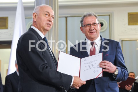  24.10.2019 WARSZAWA<br />
UROCZYSTOSC WRECZENIA NOMINACJI POSLOM IX KADENCJI<br />
N/Z TADEUSZ CHRZAN<br />
 