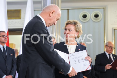  24.10.2019 WARSZAWA<br />
UROCZYSTOSC WRECZENIA NOMINACJI POSLOM IX KADENCJI<br />
N/Z ANNA CICHOLSKA<br />
 