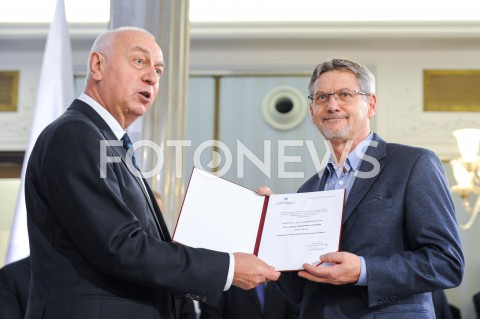  24.10.2019 WARSZAWA<br />
UROCZYSTOSC WRECZENIA NOMINACJI POSLOM IX KADENCJI<br />
N/Z JANUSZ CICHON<br />
 