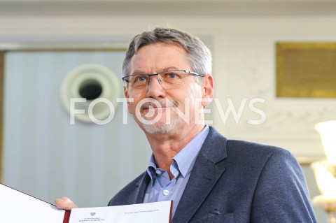  24.10.2019 WARSZAWA<br />
UROCZYSTOSC WRECZENIA NOMINACJI POSLOM IX KADENCJI<br />
N/Z JANUSZ CICHON<br />
 