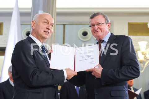  24.10.2019 WARSZAWA<br />
UROCZYSTOSC WRECZENIA NOMINACJI POSLOM IX KADENCJI<br />
N/Z TADEUSZ CYMANSKI<br />
 