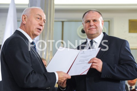  24.10.2019 WARSZAWA<br />
UROCZYSTOSC WRECZENIA NOMINACJI POSLOM IX KADENCJI<br />
N/Z ADAM CYRANSKI<br />
 