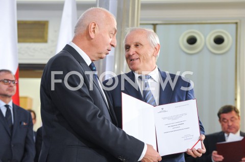  24.10.2019 WARSZAWA<br />
UROCZYSTOSC WRECZENIA NOMINACJI POSLOM IX KADENCJI<br />
N/Z EUGENIUSZ CZYKWIN<br />
 