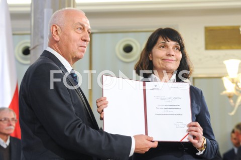  24.10.2019 WARSZAWA<br />
UROCZYSTOSC WRECZENIA NOMINACJI POSLOM IX KADENCJI<br />
N/Z ANNA DABROWSKA BANASZEK<br />
 