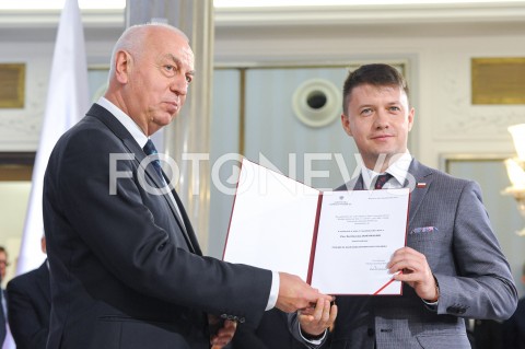  24.10.2019 WARSZAWA<br />
UROCZYSTOSC WRECZENIA NOMINACJI POSLOM IX KADENCJI<br />
N/Z BARTLOMIEJ DORYWALSKI<br />
 