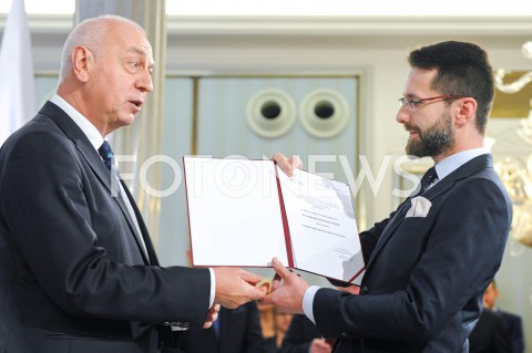  24.10.2019 WARSZAWA<br />
UROCZYSTOSC WRECZENIA NOMINACJI POSLOM IX KADENCJI<br />
N/Z RADOSLAW FOGIEL<br />
 