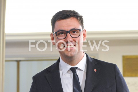  24.10.2019 WARSZAWA<br />
UROCZYSTOSC WRECZENIA NOMINACJI POSLOM IX KADENCJI<br />
N/Z KONRAD FRYSZTAK<br />
 