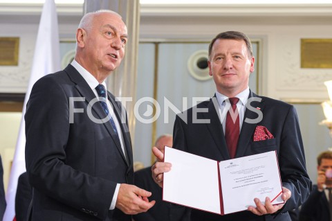  24.10.2019 WARSZAWA<br />
UROCZYSTOSC WRECZENIA NOMINACJI POSLOM IX KADENCJI<br />
N/Z LESZEK GALEMBA<br />
 