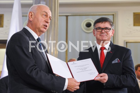  24.10.2019 WARSZAWA<br />
UROCZYSTOSC WRECZENIA NOMINACJI POSLOM IX KADENCJI<br />
N/Z ADAM GAWEDA<br />
 