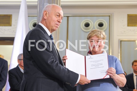  24.10.2019 WARSZAWA<br />
UROCZYSTOSC WRECZENIA NOMINACJI POSLOM IX KADENCJI<br />
N/Z ELZBIETA GELERT<br />
 