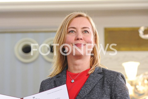  24.10.2019 WARSZAWA<br />
UROCZYSTOSC WRECZENIA NOMINACJI POSLOM IX KADENCJI<br />
N/Z HANNA GIL PIATEK<br />
 