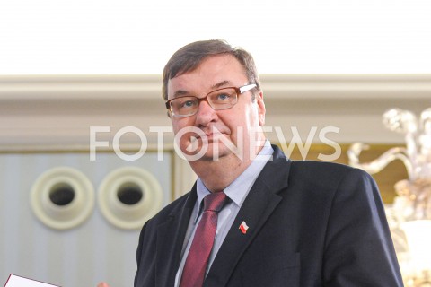  24.10.2019 WARSZAWA<br />
UROCZYSTOSC WRECZENIA NOMINACJI POSLOM IX KADENCJI<br />
N/Z SZYMON GIZYNSKI<br />
 