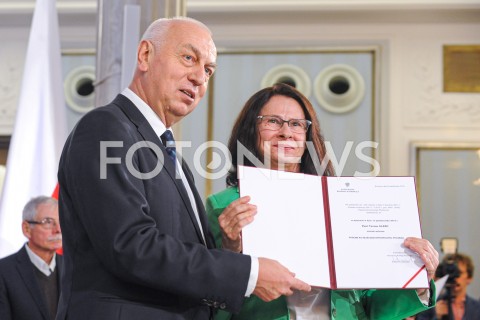  24.10.2019 WARSZAWA<br />
UROCZYSTOSC WRECZENIA NOMINACJI POSLOM IX KADENCJI<br />
N/Z TERESA GLENC<br />
 
