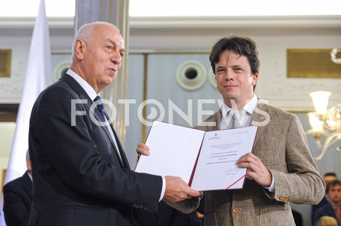  24.10.2019 WARSZAWA<br />
UROCZYSTOSC WRECZENIA NOMINACJI POSLOM IX KADENCJI<br />
N/Z TOMASZ GLOGOWSKI<br />
 