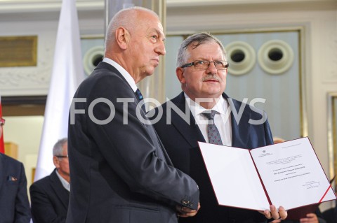 24.10.2019 WARSZAWA<br />
UROCZYSTOSC WRECZENIA NOMINACJI POSLOM IX KADENCJI<br />
N/Z KAZIMIERZ GOLOJUCH<br />
 