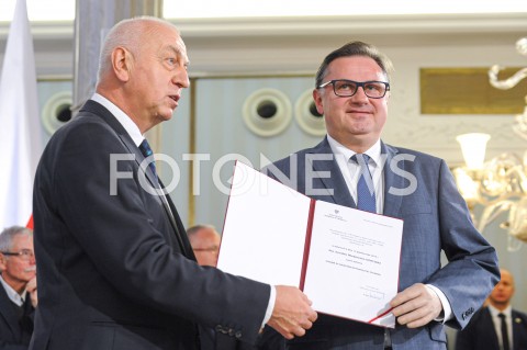  24.10.2019 WARSZAWA<br />
UROCZYSTOSC WRECZENIA NOMINACJI POSLOM IX KADENCJI<br />
N/Z JAROSLAW GONCIARZ<br />
 