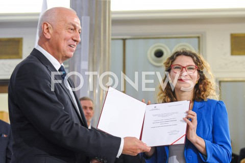  24.10.2019 WARSZAWA<br />
UROCZYSTOSC WRECZENIA NOMINACJI POSLOM IX KADENCJI<br />
N/Z DARIA GOSEK POPIOLEK<br />
 