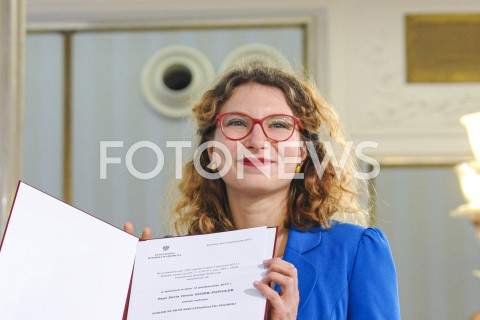  24.10.2019 WARSZAWA<br />
UROCZYSTOSC WRECZENIA NOMINACJI POSLOM IX KADENCJI<br />
N/Z DARIA GOSEK POPIOLEK<br />
 