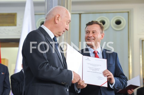  24.10.2019 WARSZAWA<br />
UROCZYSTOSC WRECZENIA NOMINACJI POSLOM IX KADENCJI<br />
N/Z KRZYSZTOF GRABCZUK<br />
 
