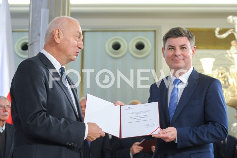  24.10.2019 WARSZAWA<br />
UROCZYSTOSC WRECZENIA NOMINACJI POSLOM IX KADENCJI<br />
N/Z JAN GRABIEC<br />
 