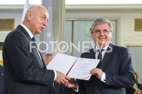  24.10.2019 WARSZAWA<br />
UROCZYSTOSC WRECZENIA NOMINACJI POSLOM IX KADENCJI<br />
N/Z CZESLAW HOC<br />
 