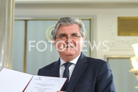  24.10.2019 WARSZAWA<br />
UROCZYSTOSC WRECZENIA NOMINACJI POSLOM IX KADENCJI<br />
N/Z CZESLAW HOC<br />
 