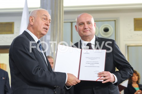 24.10.2019 WARSZAWA<br />
UROCZYSTOSC WRECZENIA NOMINACJI POSLOM IX KADENCJI<br />
N/Z ZBIGNIEW HOFFMANN<br />
 