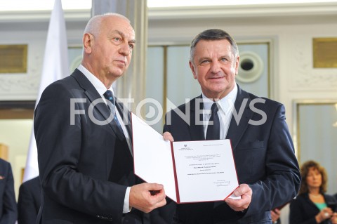  24.10.2019 WARSZAWA<br />
UROCZYSTOSC WRECZENIA NOMINACJI POSLOM IX KADENCJI<br />
N/Z MAREK HOK<br />
 