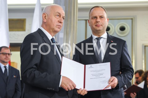  24.10.2019 WARSZAWA<br />
UROCZYSTOSC WRECZENIA NOMINACJI POSLOM IX KADENCJI<br />
N/Z PAWEL HRENIAK<br />
 