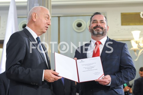  24.10.2019 WARSZAWA<br />
UROCZYSTOSC WRECZENIA NOMINACJI POSLOM IX KADENCJI<br />
N/Z ARKADIUSZ IWANIAK<br />
 