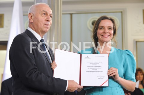  24.10.2019 WARSZAWA<br />
UROCZYSTOSC WRECZENIA NOMINACJI POSLOM IX KADENCJI<br />
N/Z KLAUDIA JACHIRA WIESLAW KOZIELEWICZ <br />
 