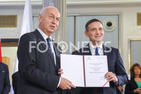  24.10.2019 WARSZAWA<br />
UROCZYSTOSC WRECZENIA NOMINACJI POSLOM IX KADENCJI<br />
N/Z MAREK JAROS<br />
 