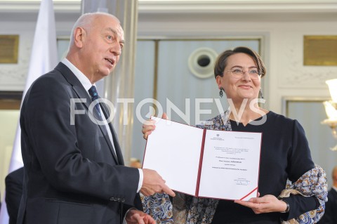  24.10.2019 WARSZAWA<br />
UROCZYSTOSC WRECZENIA NOMINACJI POSLOM IX KADENCJI<br />
N/Z JOANNA JASKOWIAK<br />
 
