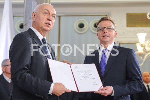  24.10.2019 WARSZAWA<br />
UROCZYSTOSC WRECZENIA NOMINACJI POSLOM IX KADENCJI<br />
N/Z DARIUSZ JONSKI<br />
 