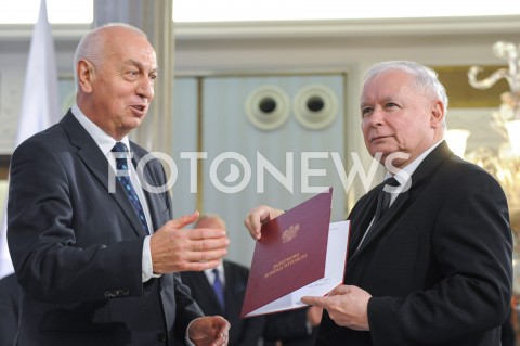  24.10.2019 WARSZAWA<br />
UROCZYSTOSC WRECZENIA NOMINACJI POSLOM IX KADENCJI<br />
N/Z JAROSLAW KACZYNSKI WIESLAW KOZIELEWICZ <br />
 