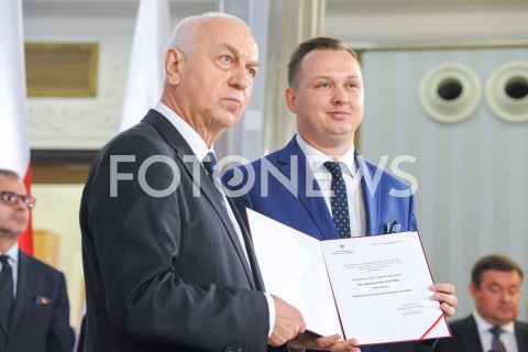  24.10.2019 WARSZAWA<br />
UROCZYSTOSC WRECZENIA NOMINACJI POSLOM IX KADENCJI<br />
N/Z MARIUSZ KALUZNY<br />
 