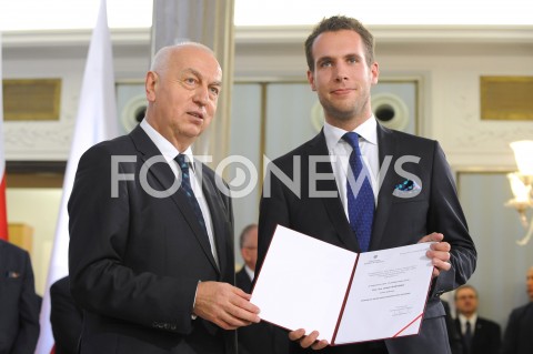  24.10.2019 WARSZAWA<br />
UROCZYSTOSC WRECZENIA NOMINACJI POSLOM IX KADENCJI<br />
N/Z JAN KANTHAK<br />
 