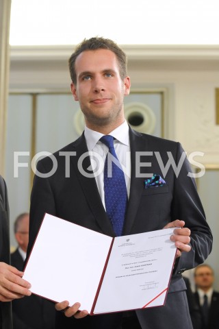  24.10.2019 WARSZAWA<br />
UROCZYSTOSC WRECZENIA NOMINACJI POSLOM IX KADENCJI<br />
N/Z JAN KANTHAK<br />
 