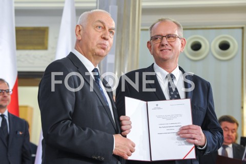  24.10.2019 WARSZAWA<br />
UROCZYSTOSC WRECZENIA NOMINACJI POSLOM IX KADENCJI<br />
N/Z FRYDERYK KAPINOS<br />
 