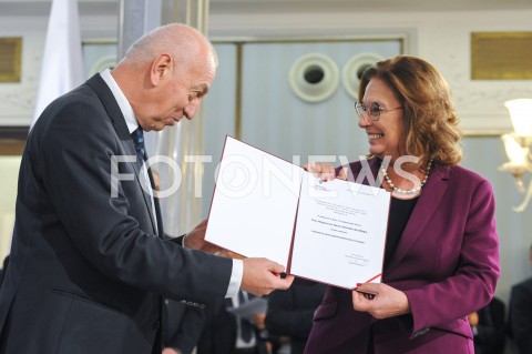  24.10.2019 WARSZAWA<br />
UROCZYSTOSC WRECZENIA NOMINACJI POSLOM IX KADENCJI<br />
N/Z MALGORZATA KIDAWA BLONSKA WIESLAW KOZIELEWICZ <br />
 
