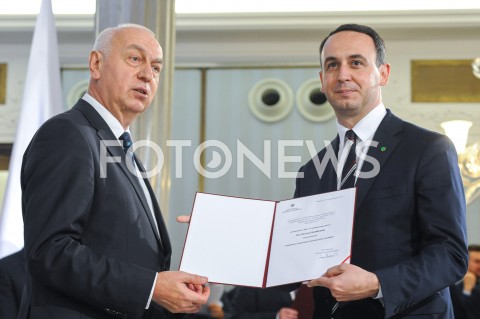  24.10.2019 WARSZAWA<br />
UROCZYSTOSC WRECZENIA NOMINACJI POSLOM IX KADENCJI<br />
N/Z DARIUSZ KLIMCZAK<br />
 