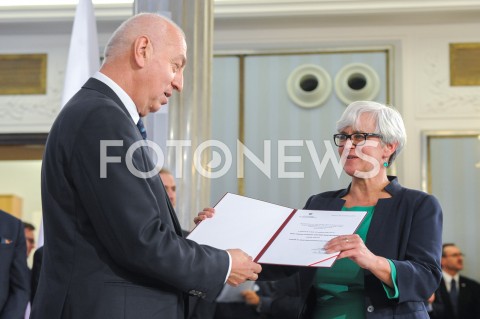  24.10.2019 WARSZAWA<br />
UROCZYSTOSC WRECZENIA NOMINACJI POSLOM IX KADENCJI<br />
N/Z JOANNA KLUZIK ROSKOWSKA<br />
 