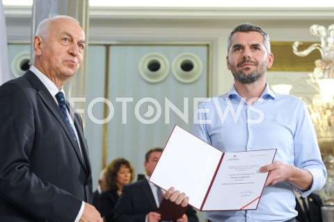  24.10.2019 WARSZAWA<br />
UROCZYSTOSC WRECZENIA NOMINACJI POSLOM IX KADENCJI<br />
N/Z MACIEJ KONIECZNY<br />
 