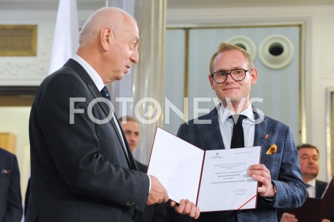  24.10.2019 WARSZAWA<br />
UROCZYSTOSC WRECZENIA NOMINACJI POSLOM IX KADENCJI<br />
N/Z MACIEJ KOPIEC<br />
 
