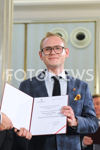  24.10.2019 WARSZAWA<br />
UROCZYSTOSC WRECZENIA NOMINACJI POSLOM IX KADENCJI<br />
N/Z MACIEJ KOPIEC<br />
 