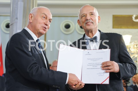  24.10.2019 WARSZAWA<br />
UROCZYSTOSC WRECZENIA NOMINACJI POSLOM IX KADENCJI<br />
N/Z JANUSZ KORWIN MIKKE WIESLAW KOZIELEWICZ <br />
 