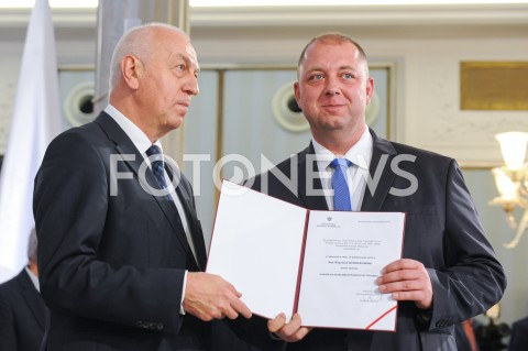  24.10.2019 WARSZAWA<br />
UROCZYSTOSC WRECZENIA NOMINACJI POSLOM IX KADENCJI<br />
N/Z WLADYSLAW KOSINIAK KAMYSZ WIESLAW KOZIELEWICZ <br />
 