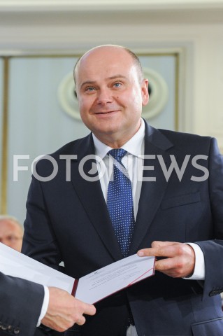  24.10.2019 WARSZAWA<br />
UROCZYSTOSC WRECZENIA NOMINACJI POSLOM IX KADENCJI<br />
N/Z ANDRZEJ KOSZTOWNIAK<br />
 