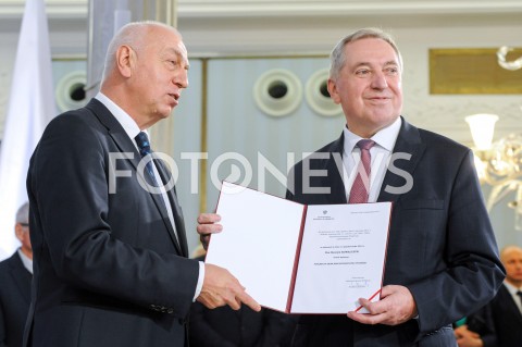  24.10.2019 WARSZAWA<br />
UROCZYSTOSC WRECZENIA NOMINACJI POSLOM IX KADENCJI<br />
N/Z HENRYK KOWALCZYK<br />
 
